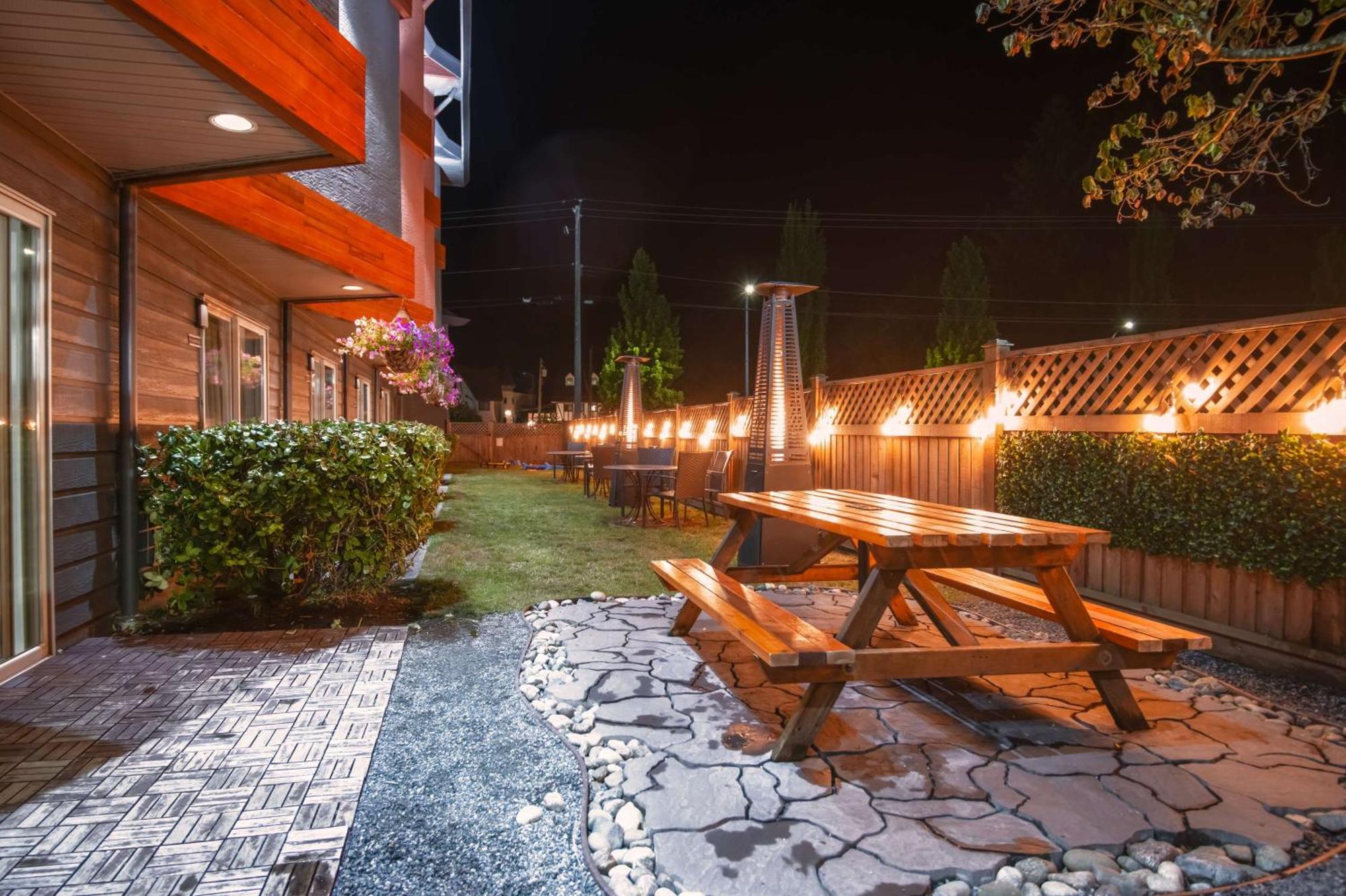 Coast Parksville Hotel Exterior photo